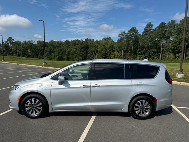 2022 chrysler pacifica hybrid touring l