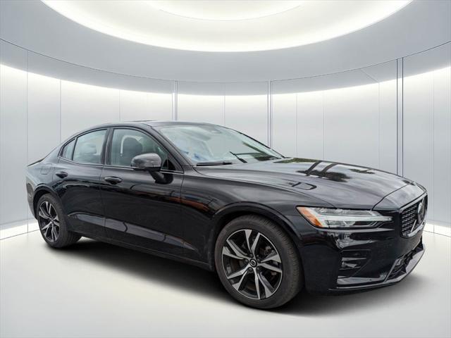 2024 volvo s60 b5 plus dark theme