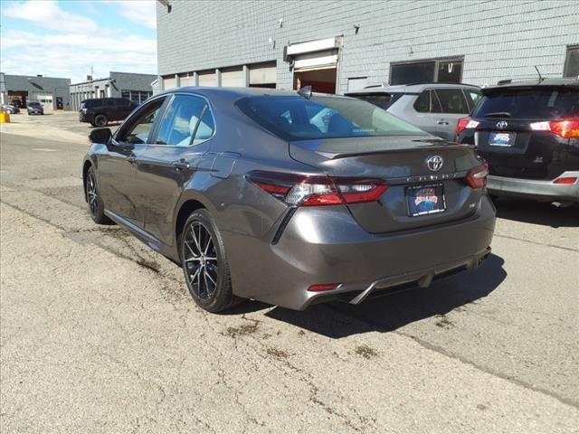 2022 toyota camry se