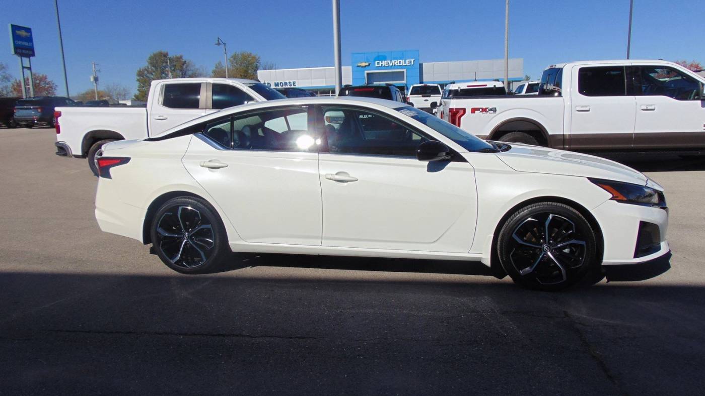 2023 nissan altima 2.5 sr