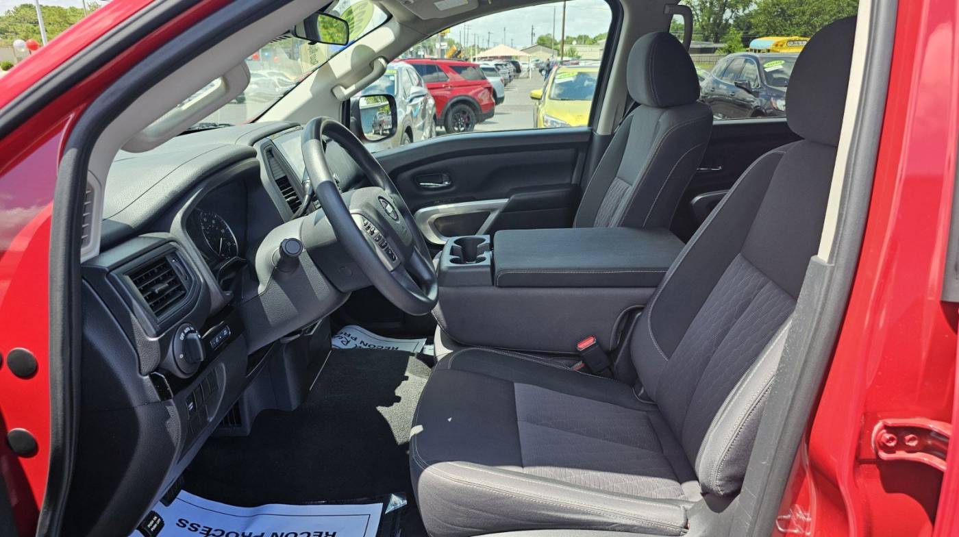 2022 nissan titan sv