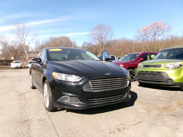 2016 ford fusion se