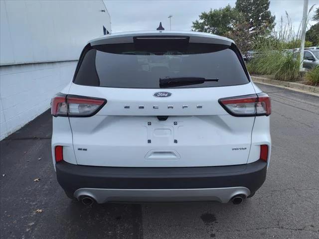 2022 ford escape se