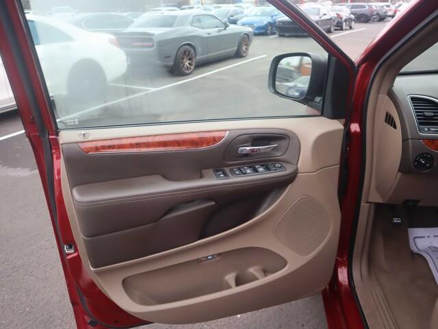 2015 chrysler town & country touring