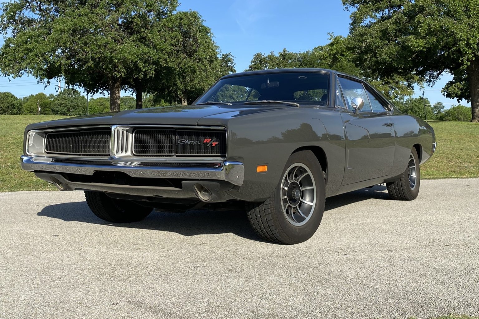 modified 1970 dodge charger 500 5-speed