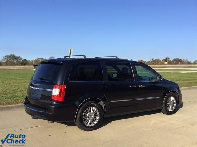 2015 chrysler town & country touring-l