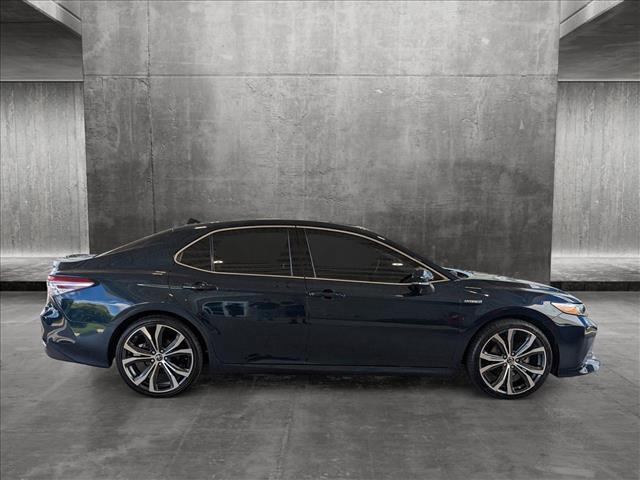 2019 toyota camry hybrid xle
