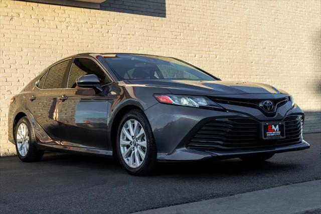 2019 toyota camry le