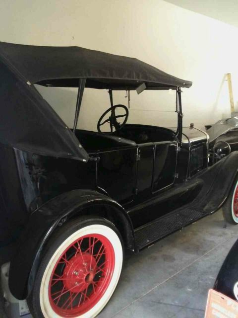 1926 ford model t coupe, very clean! running