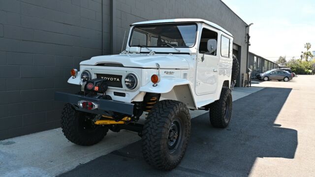 1977 landcruiser fully restored restomod 1fze and 5 speed stunning !!
