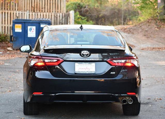 2022 toyota camry se