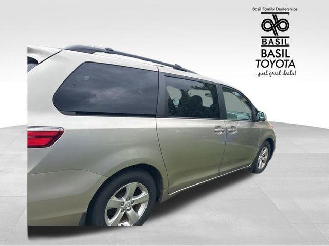 2015 toyota sienna le