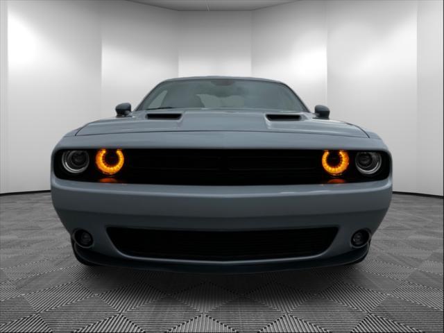 2022 dodge challenger sxt