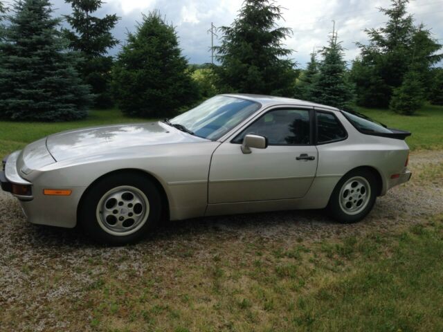 1988 porsche 944 in near mint condition !