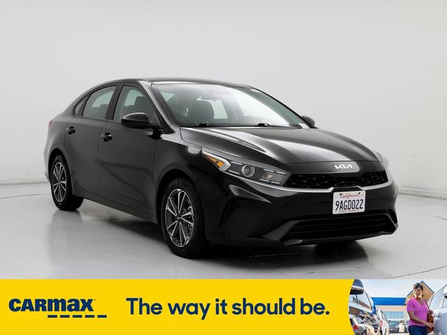 2022 kia forte lxs