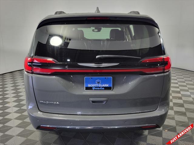 2022 chrysler pacifica touring l