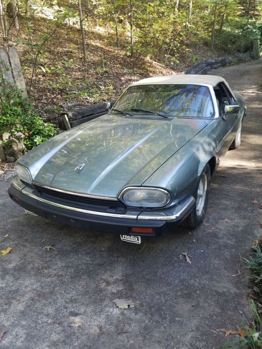 this personal jag is original, clean, well taken care of, and has great options