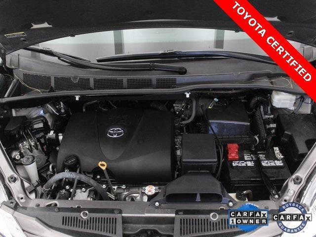 2017 toyota sienna le