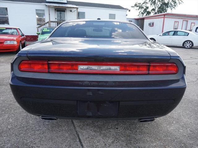 2012 dodge challenger sxt