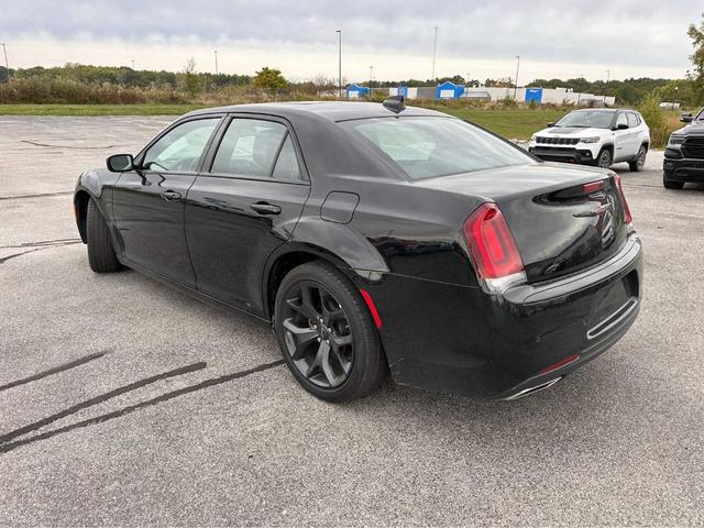 2022 chrysler 300 s