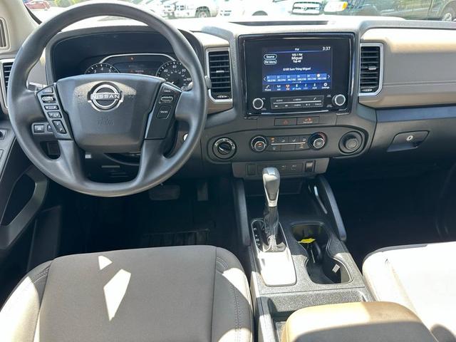 2022 nissan frontier sv