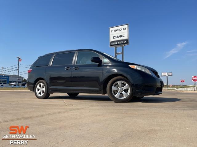 2017 toyota sienna le