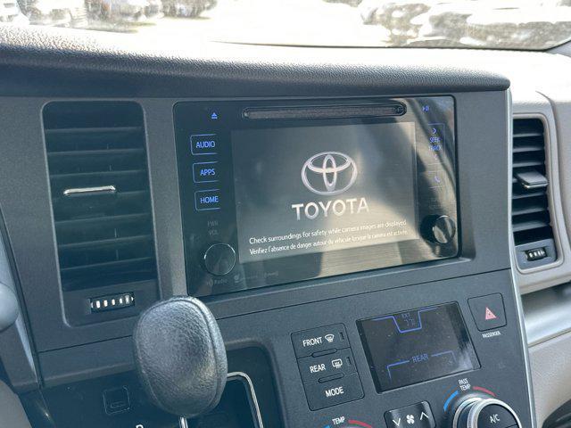 2016 toyota sienna le