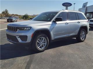 2024 Jeep Grand Cherokee laredo
