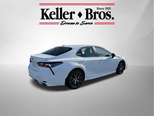 2022 toyota camry se