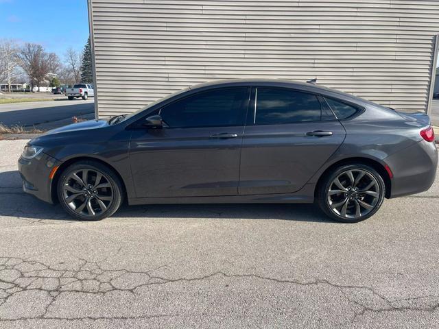 2015 chrysler 200 s