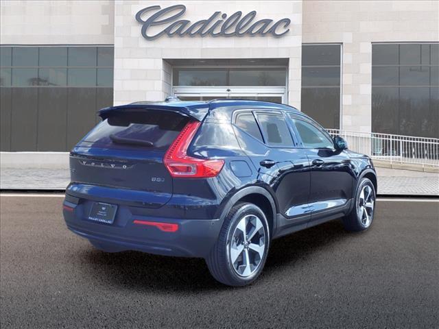 2023 volvo xc40 b5 plus dark theme