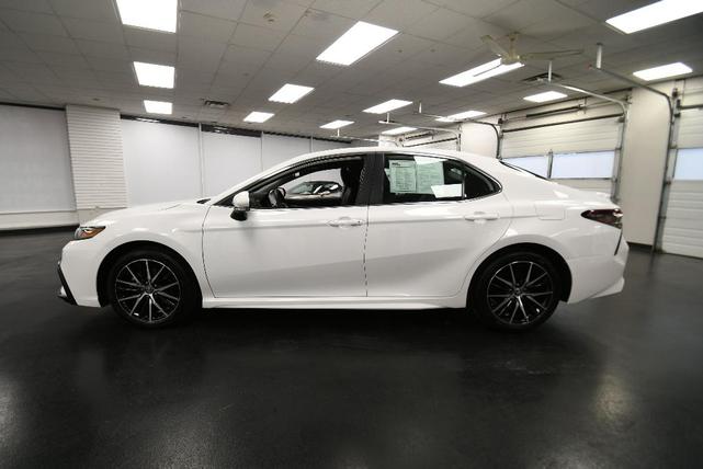 2023 toyota camry se