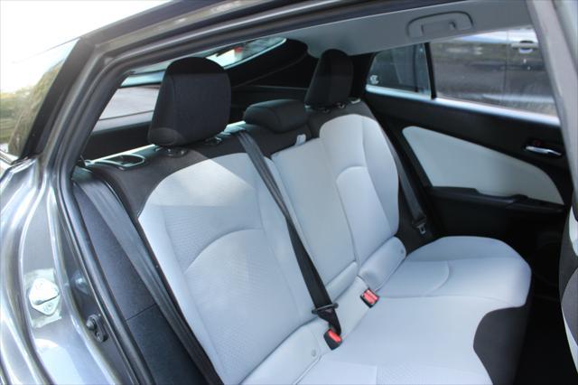 2021 toyota prius l