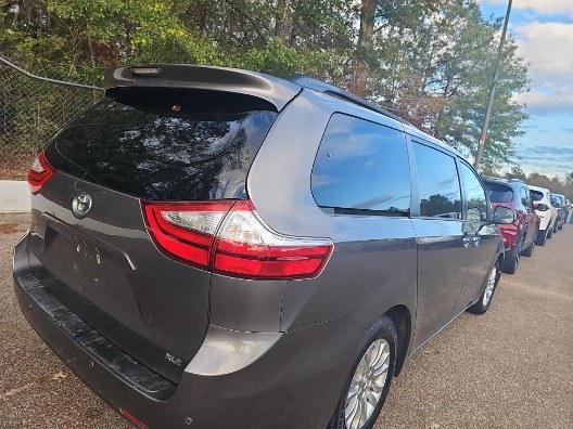 2017 toyota sienna limited