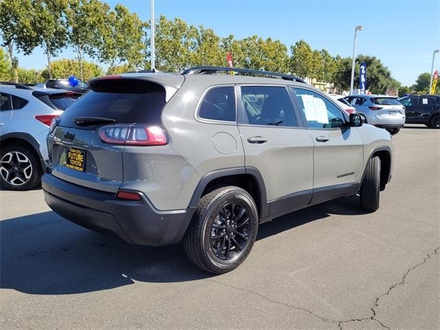 2023 jeep cherokee altitude lux