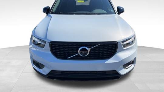 2022 Volvo XC40 r-design