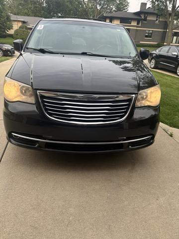 2012 chrysler town & country touring