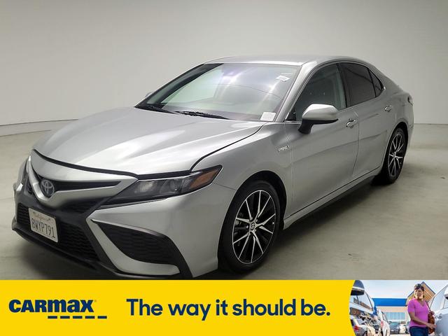 2021 toyota camry hybrid se
