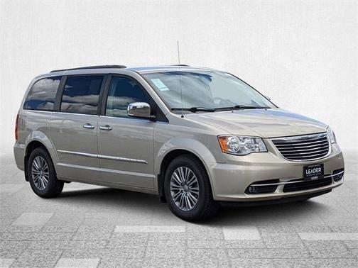 2014 chrysler town & country in columbus, ohio
