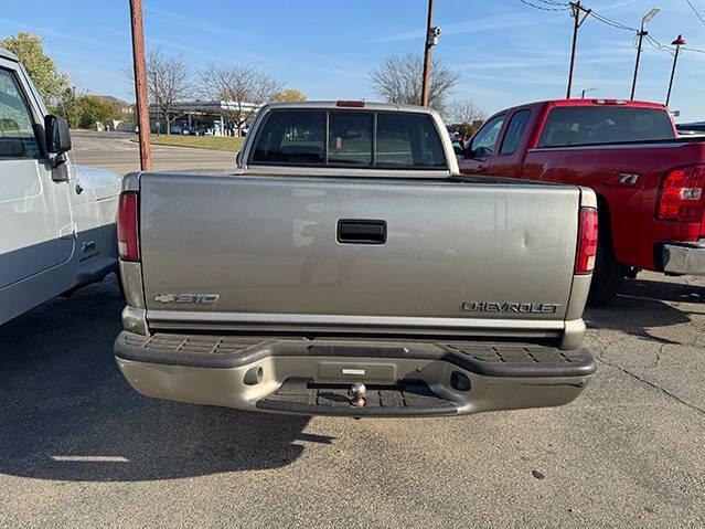 2000 chevrolet s-10 base