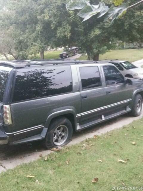 1994 chevy suburban 1500 4x4~needs work~engine & transmission in good condition