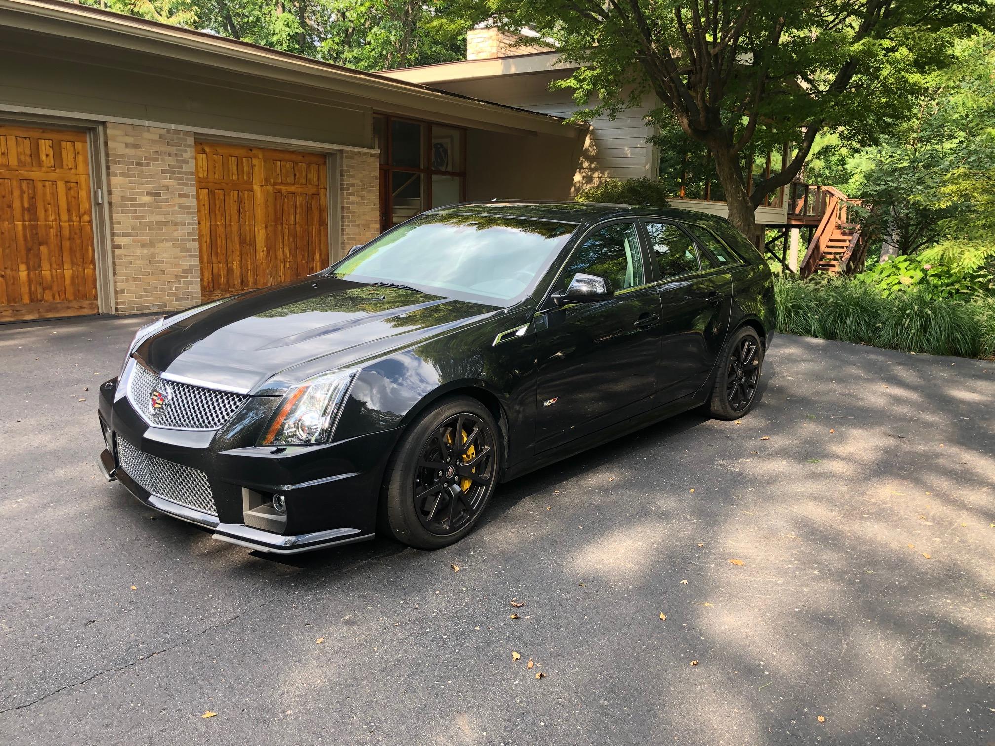 2013 cadillac cts-v wagon 6-speed
