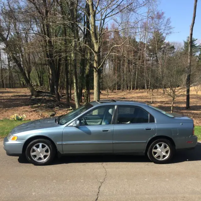 1994 honda accord ex sedan 4-door in very good condition