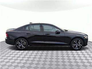 2024 Volvo S60 b5 plus dark theme