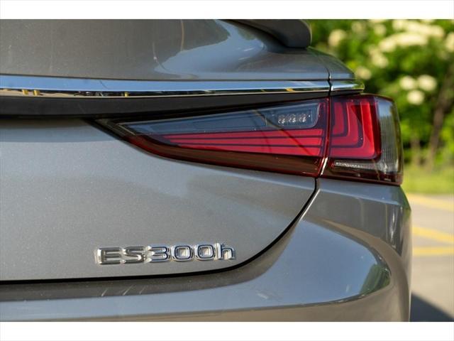 2020 lexus es 300h base
