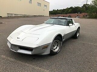 1982 chevrolet corvette 2d coupe 5.7l v8 cfi white t tops runs great!!!