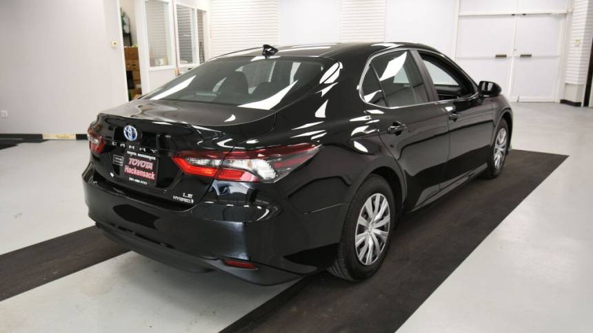 2022 toyota camry hybrid le