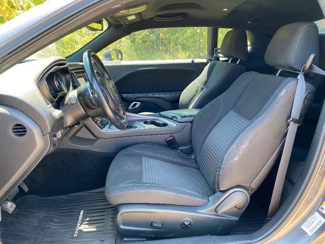 2015 dodge challenger sxt