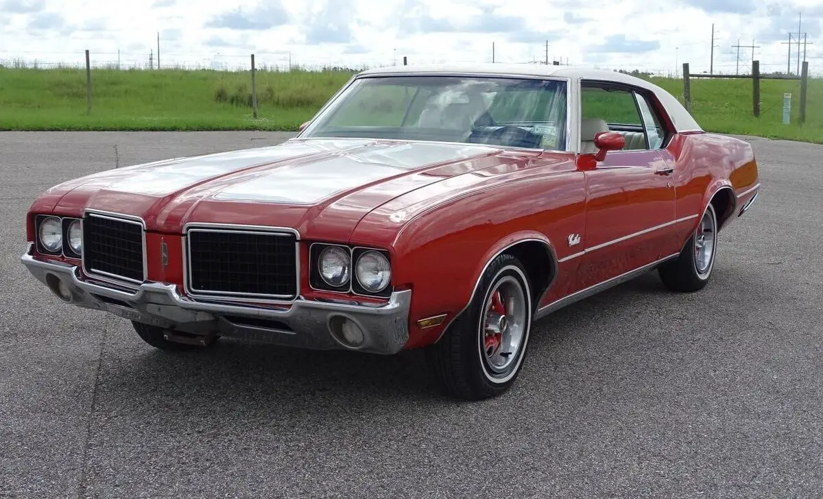 1972 orange oldsmobile cutlass supreme w/ white stripes & white interior 350 v8
