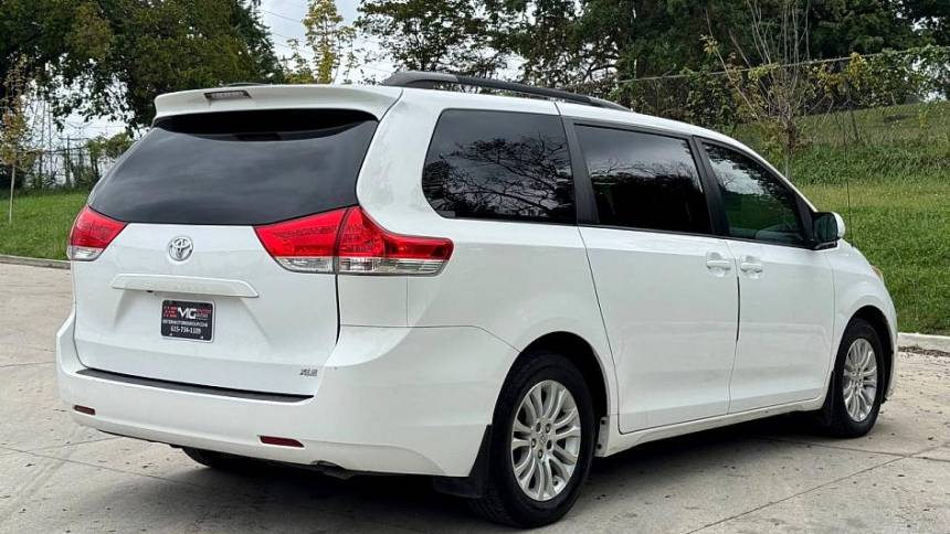 2012 toyota sienna